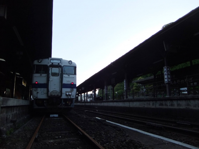 鉄道乗車記録の写真:乗車した列車(外観)(1)          「構内踏切から撮影」
