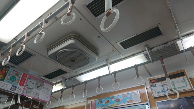 鉄道乗車記録の写真:車内設備、様子(2)        「この形の扇風機をみると関西だなあと思う」