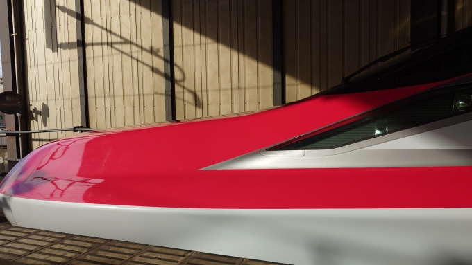 鉄道乗車記録の写真:乗車した列車(外観)(1)        「フェラーリのロッソコルサをまとってもおかしくないシルエット」