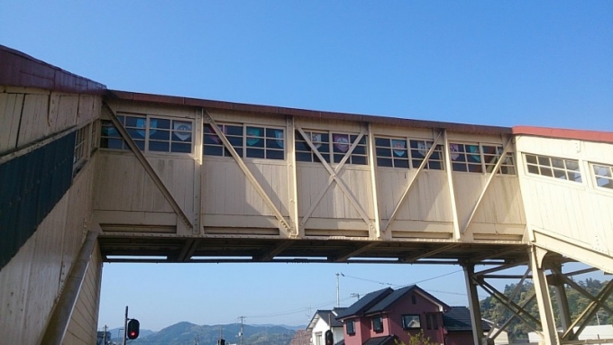 鉄道乗車記録の写真:駅舎・駅施設、様子(1)        「貫禄ある跨線橋」