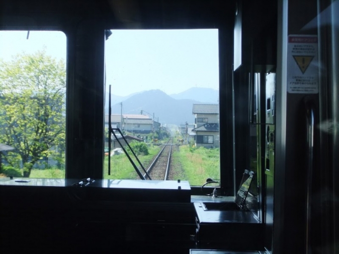 鉄道乗車記録の写真:車窓・風景(2)        「先頭の席をあてがわれる」