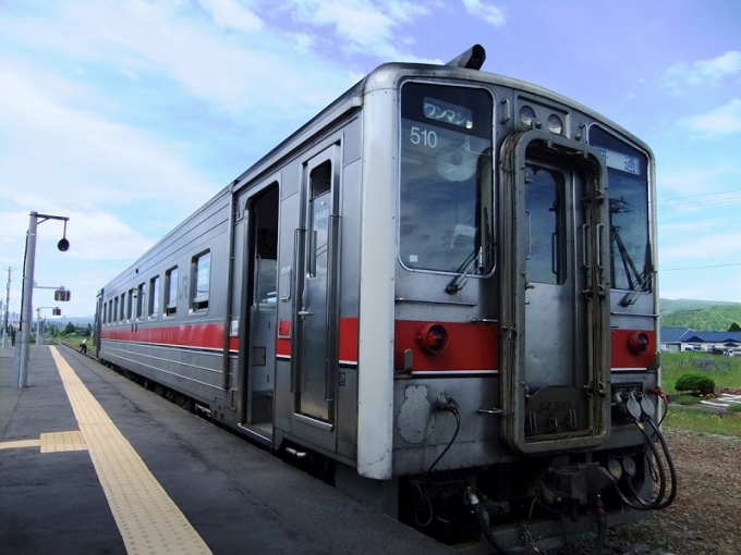鉄道乗車記録の写真:乗車した列車(外観)(2)        「カメラの調子が悪くて色合いがおかしい。」