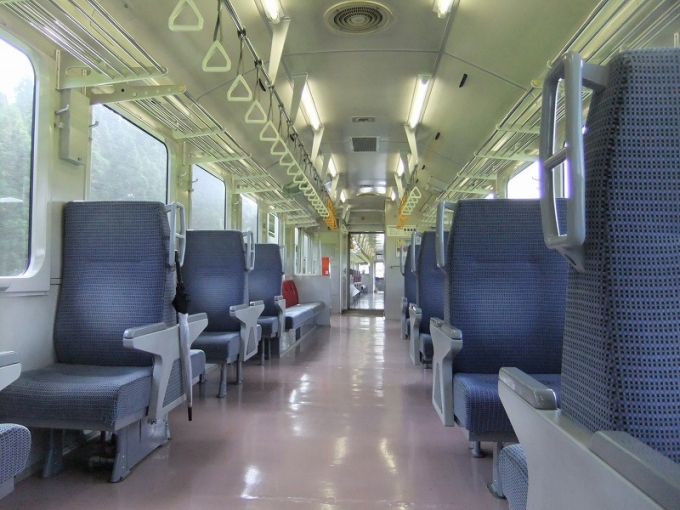 鉄道乗車記録の写真:車内設備、様子(5)        「僕以外に誰も乗っていない列車。
寂しくあるが何とも言えない充実感も同時に身体を巡る。」