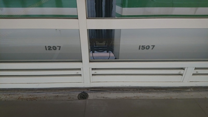 鉄道乗車記録の写真:車両銘板(2)        「将来の増結を考慮した車両付番？」