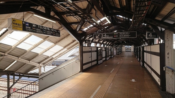 鉄道乗車記録の写真:駅舎・駅施設、様子(2)        「この跨線橋を訪れずして岡山に来たといえるだろうか」
