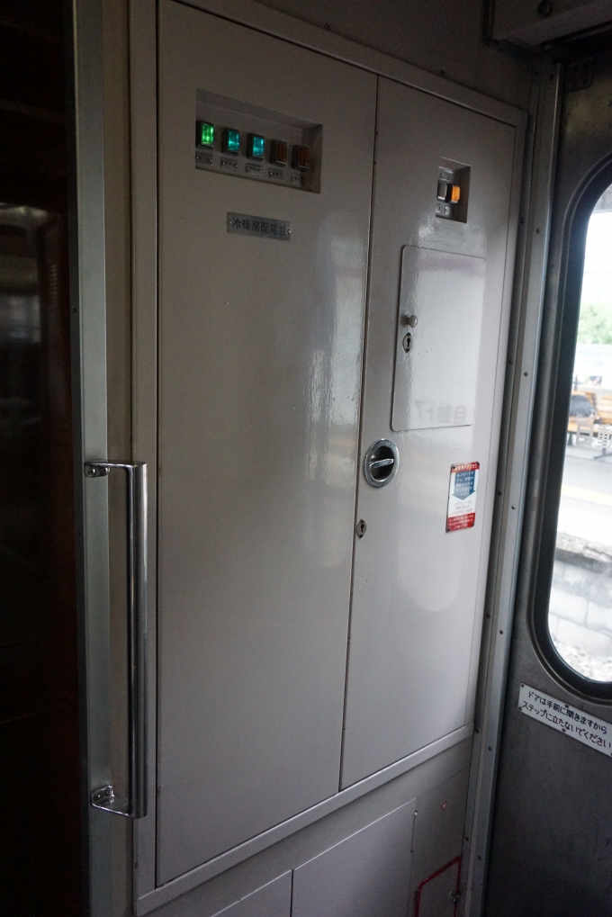 鉄道乗車記録の写真:車内設備、様子(11)        「冷暖房配電盤」
