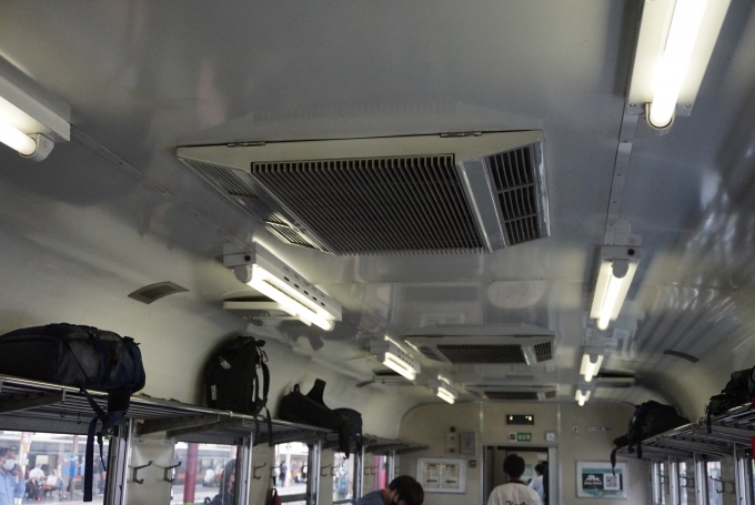 鉄道乗車記録の写真:車内設備、様子(18)        「照明、空調」