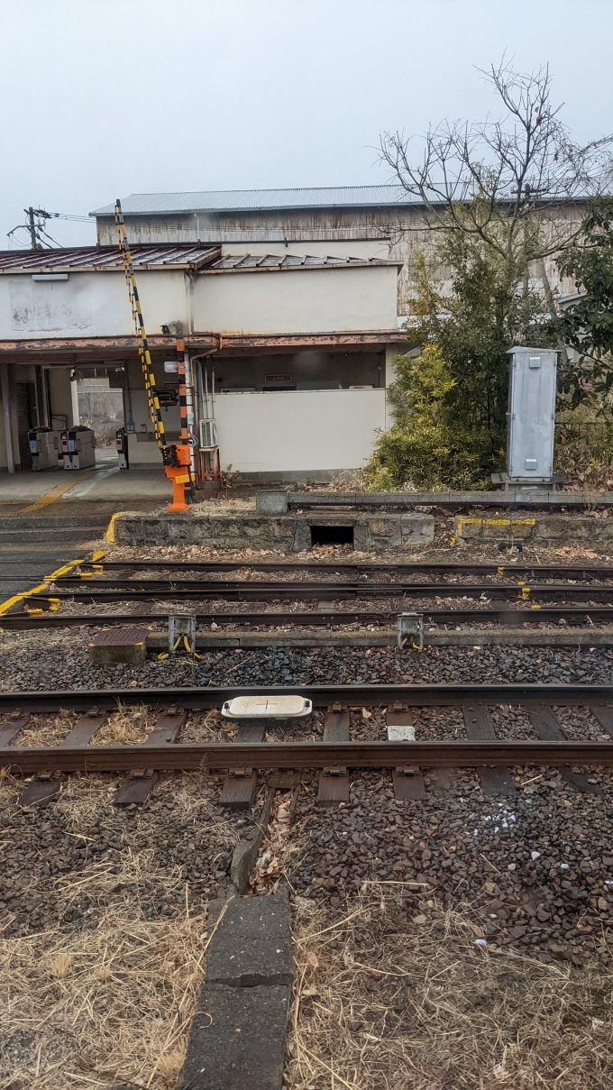 鉄道乗車記録の写真:駅舎・駅施設、様子(3)        「車内から木津川駅を撮影。」