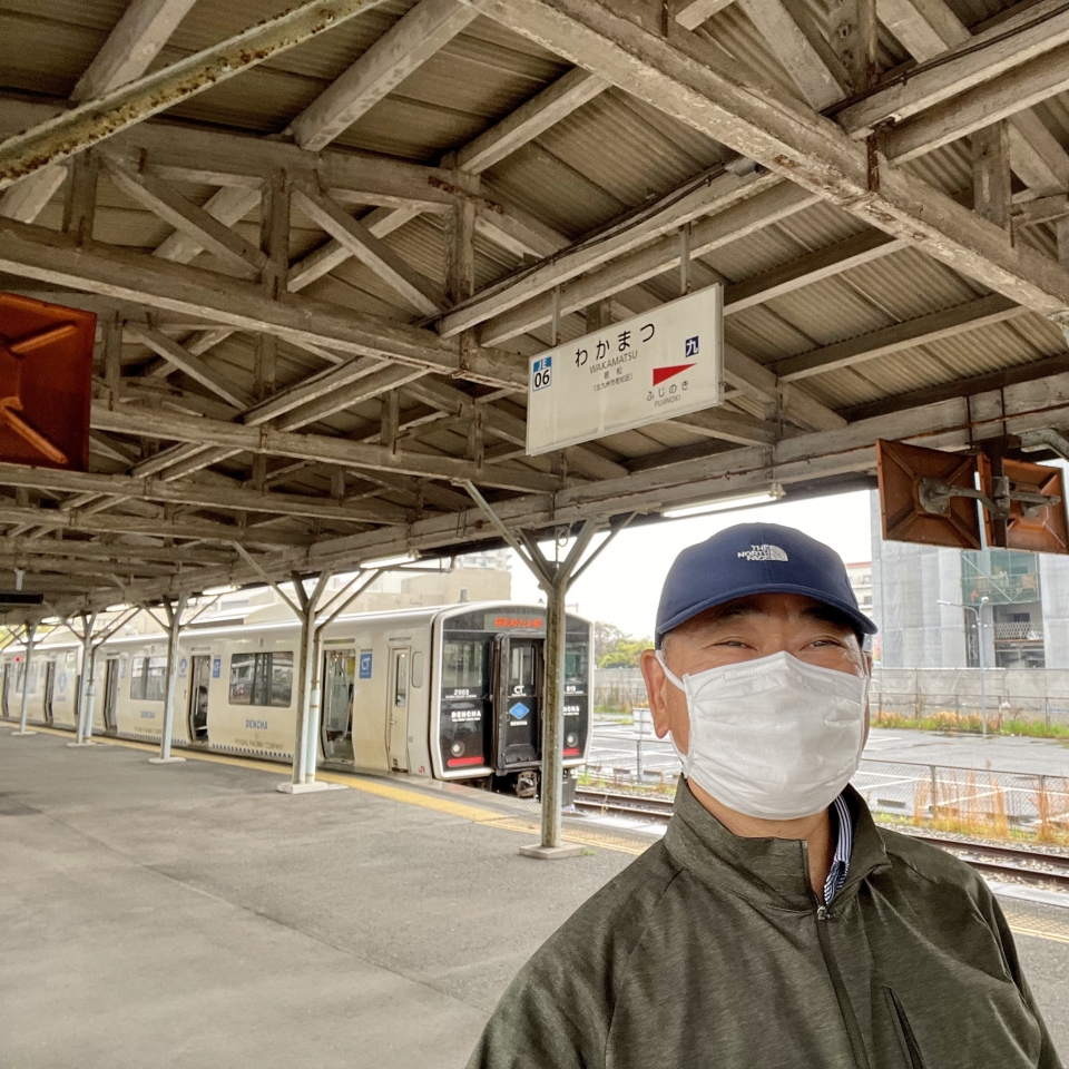 鉄道乗車記録「折尾駅から若松駅」駅名看板の写真(1) by RTファン 撮影日時:2022年04月14日