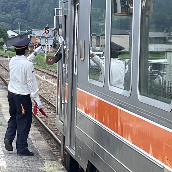 鉄道乗車記録の写真:列車・車両の様子(未乗車)(1)        「家城駅タブレット交換」