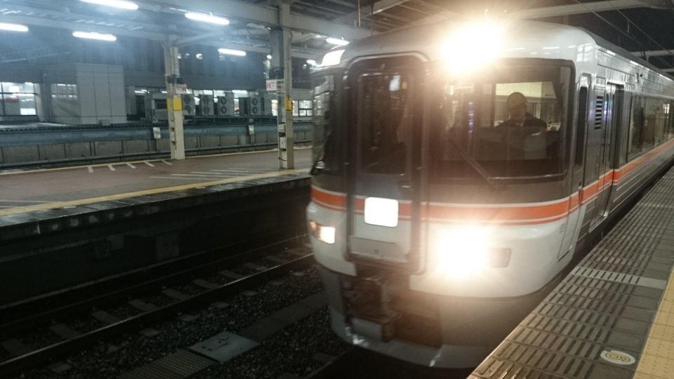 鉄道乗車記録「浜松駅から静岡駅」乗車した列車(外観)の写真(1) by twteruya 撮影日時:2015年03月16日