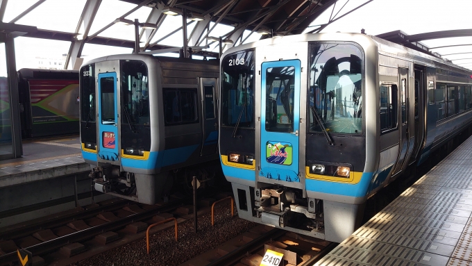 鉄道乗車記録の写真:乗車した列車(外観)(2)        「高松寄りの車両(2103)」
