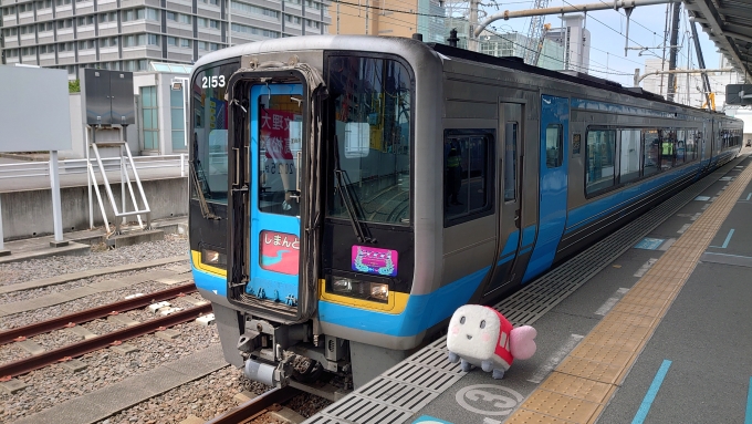 鉄道乗車記録の写真:乗車した列車(外観)(14)        「高松駅到着
ツアー前半終了」