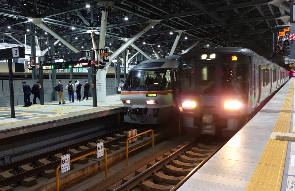 鉄道乗車記録「富山駅から泊駅」乗車した列車(外観)の写真(1) by twteruya 撮影日時:2022年11月12日