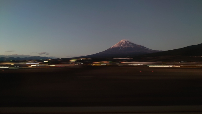 鉄道乗車記録の写真:車窓・風景(4)        「大幅遅延により、ギリギリ富士山が見える時間帯になってしまった。」
