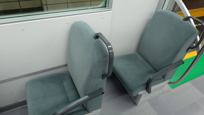 鉄道乗車記録の写真:車内設備、様子(2)     「400系のクロスシートに初乗車」