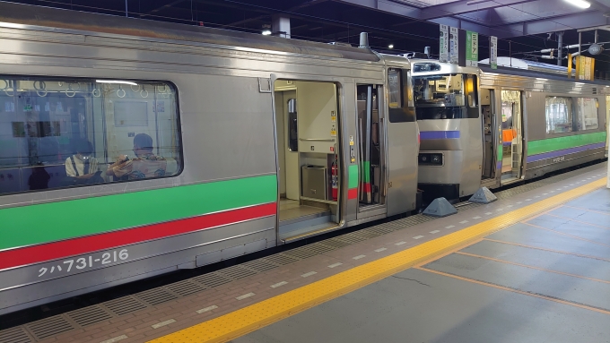 鉄道乗車記録の写真:乗車した列車(外観)(1)        「電車と気動車との協調運転終了。（札幌で切り離し）
」