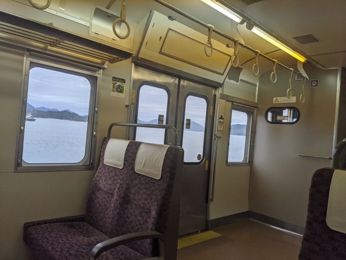 鉄道乗車記録の写真:車窓・風景(3)        「尾道～糸崎間 瀬戸内海が車内からでもよく見えました。
台風接近で曇りがちょっと残念・・・」