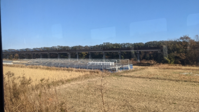 鉄道乗車記録の写真:車窓・風景(3)        「旧リニア実験線です。
今はソーラーパネルが置かれてます。」
