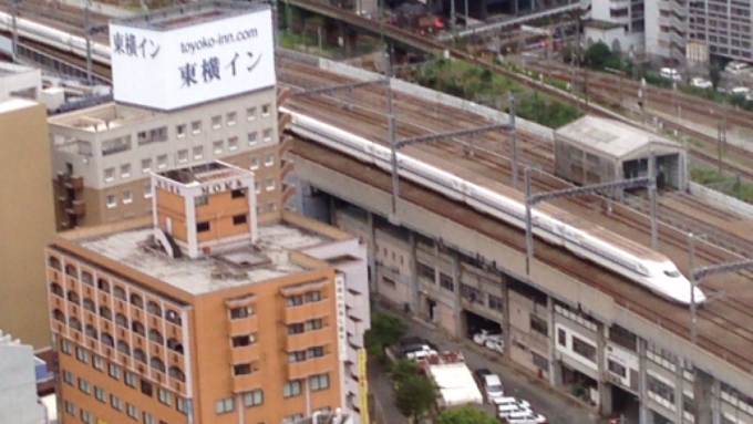 鉄道乗車記録の写真:列車・車両の様子(未乗車)(1)          「リーガロイヤルホテルから見た小倉駅へ到着するのぞみ」