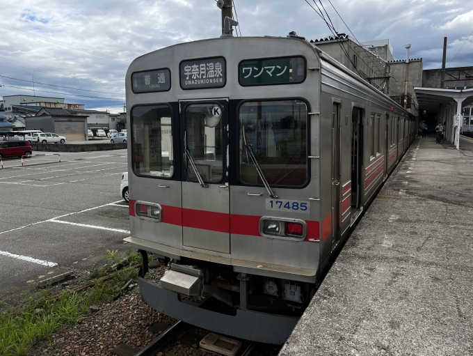 鉄道乗車記録の写真:乗車した列車(外観)(3)        「上市駅からはスイッチバックで方向転換した為
乗車車両を変えました」