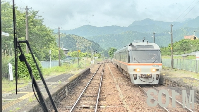 鉄道乗車記録の写真:車窓・風景(14)        「「特急南紀2号」と列車交換」