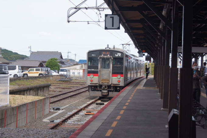 鉄道乗車記録の写真:列車・車両の様子(未乗車)(6)        「7301!?」