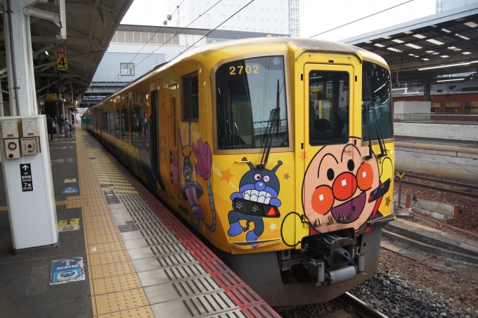 鉄道乗車記録の写真:乗車した列車(外観)(1)          「黄色いアンパンマン列車でした。」