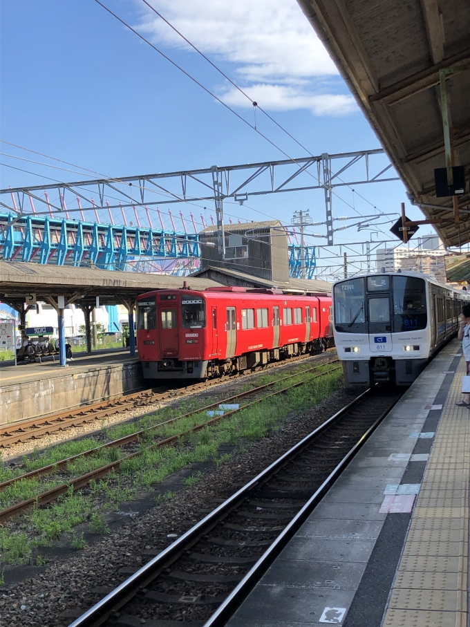 鉄道乗車記録の写真:列車・車両の様子(未乗車)(29)     「キハ200回送発車と同時に、811の江北行きが入線してきたので、撮影して811で帰宅しました。」