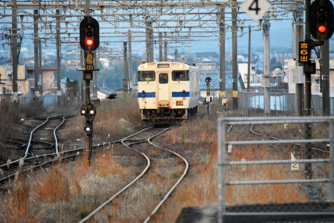 鉄道乗車記録の写真:列車・車両の様子(未乗車)(2)        「遅れて入線してきた対抗列車」