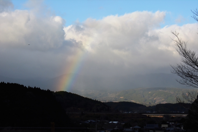 鉄道乗車記録の写真:車窓・風景(5)        「荒天合間の虹」