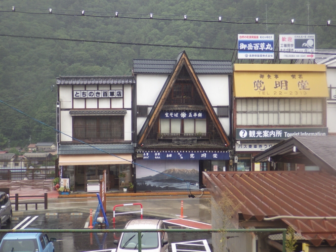 鉄道乗車記録の写真:車窓・風景(11)        「木曽福島停車」