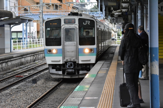 鉄道乗車記録の写真:乗車した列車(外観)(1)        「駅は茅野駅から岡谷を経由辰野行に乗車」