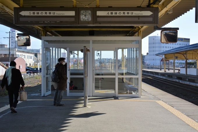 鉄道乗車記録の写真:駅舎・駅施設、様子(14)        「北海道の駅は階段の所は囲われています。」