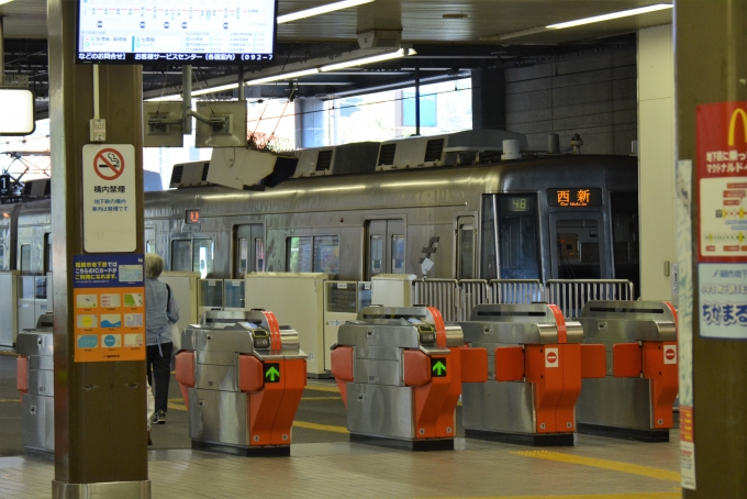 鉄道乗車記録の写真:駅舎・駅施設、様子(3)        「撮影日は違うが西鉄貝塚駅改札

2015年8月5日」