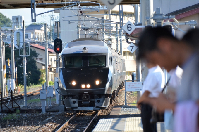 鉄道乗車記録の写真:駅舎・駅施設、様子(2)        「特急で博多へ通勤する人のなんと多いことか。」