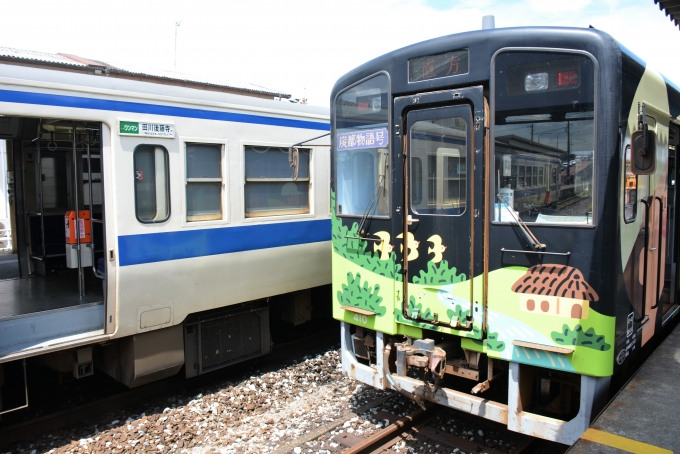 鉄道乗車記録の写真:乗車した列車(外観)(1)        「さっきまで乗って来た車両が左側の1番線にこれから乗るのは炭都物語号ですって。」