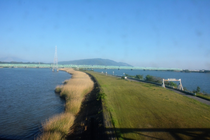鉄道乗車記録の写真:車窓・風景(7)        「木曽川を渡って愛知県に入ります。i」