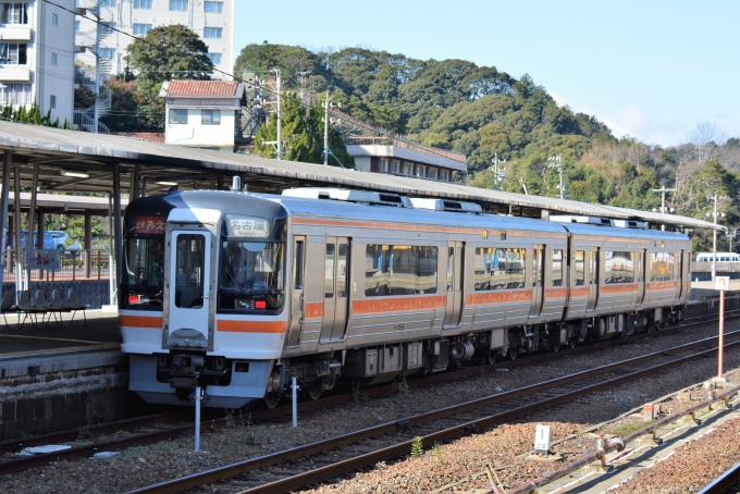 鉄道乗車記録の写真:列車・車両の様子(未乗車)(4)        「近鉄ホームからJRホームの名古屋行
快速みえ」