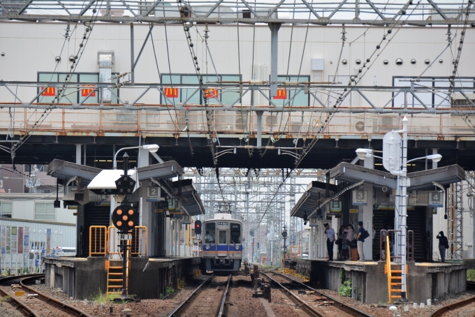 鉄道乗車記録の写真:駅舎・駅施設、様子(10)        「隣接している南海本線貝塚駅」