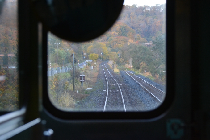鉄道乗車記録の写真:車窓・風景(6)        「さっき通ってきた藤城支線の線路が右に見えます。」
