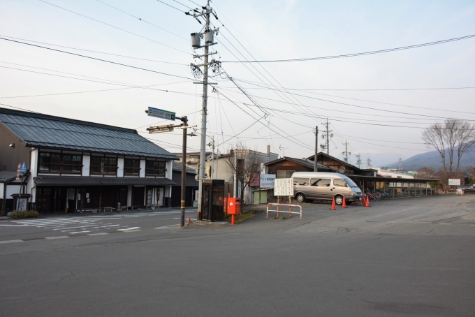 鉄道乗車記録の写真:駅舎・駅施設、様子(2)        「駅前」