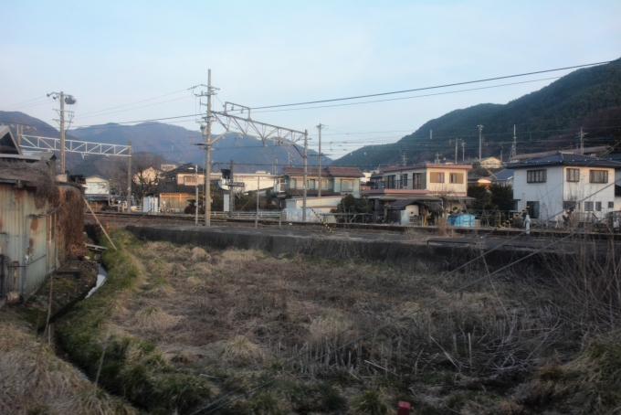 鉄道乗車記録の写真:車窓・風景(12)        「中央本線信濃川島方面の線路
中央本線の辰野、塩尻、岡谷の分岐路線はこの前年に乗車済でした。」