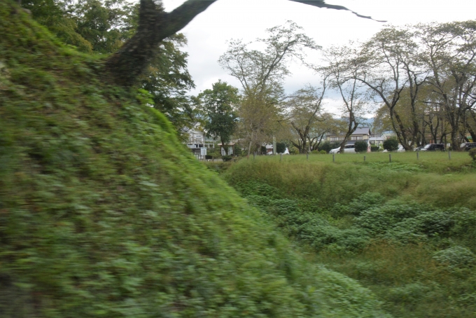 鉄道乗車記録の写真:車窓・風景(17)        「長篠城の空堀」