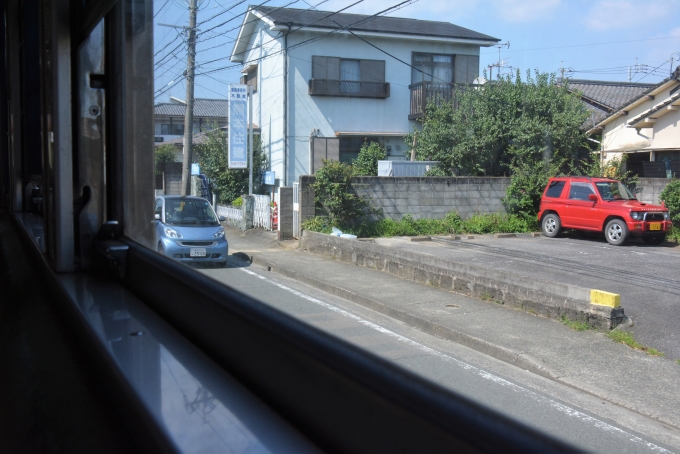 鉄道乗車記録の写真:車窓・風景(6)        「軌道併用区間通過中」