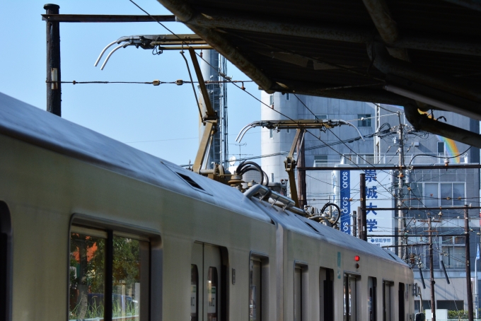 鉄道乗車記録の写真:乗車した列車(外観)(2)        「この車両は東京の地下鉄、東京メトロ銀座線の車両で給電方式が第三軌条だったのがパンタグラフ方式に改造されていました。
それと台車も改造されていましたがそれ以外は塗装も含めてそのままだったので懐かしい感じでした。

平成3年（1991）製造の車両がもうこの時点で他の鉄道会社に譲渡されているということにも驚きました。」