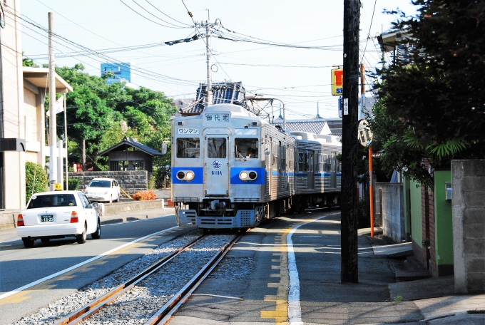 鉄道乗車記録の写真:旅の思い出(18)        「軌道併用区間を見に行った時の写真

撮影　2011年8月10日

藤崎宮前から折り返しやってくる電車を待っていました。」