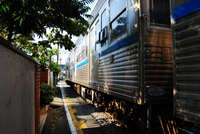 鉄道乗車記録の写真:旅の思い出(19)        「軌道併用区間を見に行った時の写真

撮影　2011年8月10日

ここは確かに目の前スレスレ感で怖かったです。」