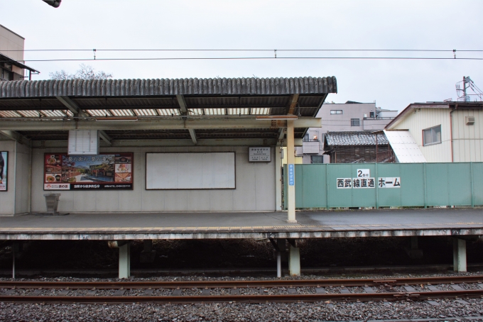 鉄道乗車記録の写真:駅舎・駅施設、様子(13)        「西武鉄道に直接乗り入れる電車のホーム」
