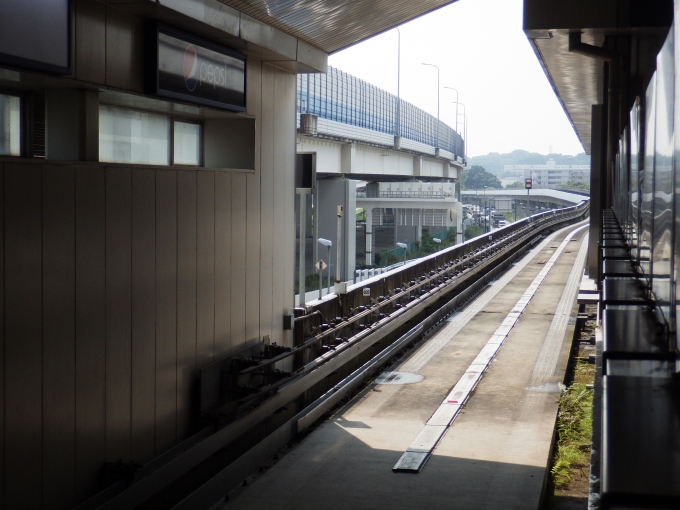 鉄道乗車記録の写真:駅舎・駅施設、様子(6)        「新交通システムの為レールはありません。」